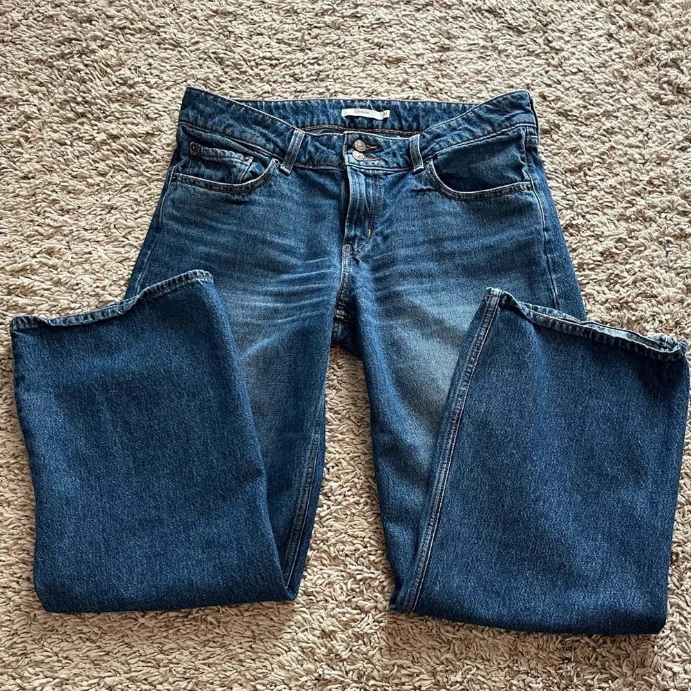Levis Women's Super Low, Wide Leg Jeans - Picture 1 of 9
